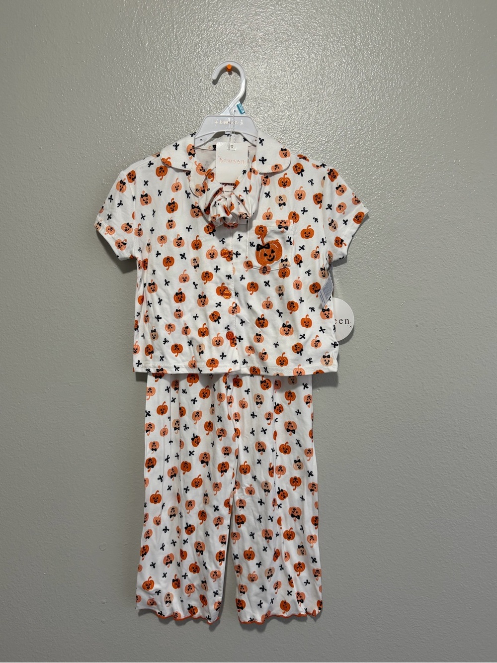 btween White & Orange Pumpkin Short-Sleeve Pajama Set 5/6